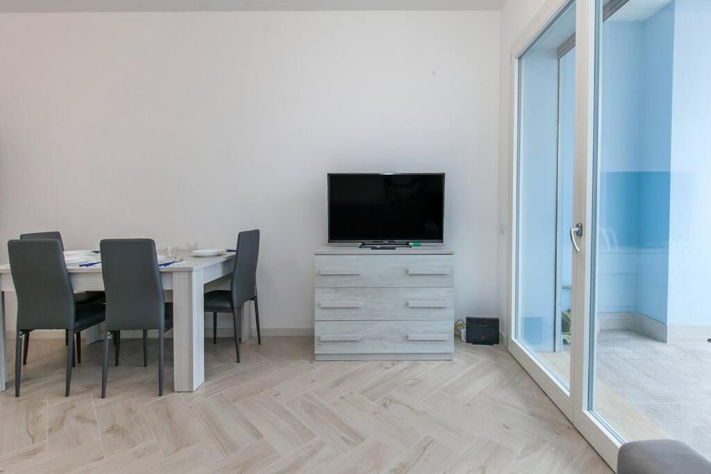 12th Floor Diamond Tower - 72 Apartment Mailand
