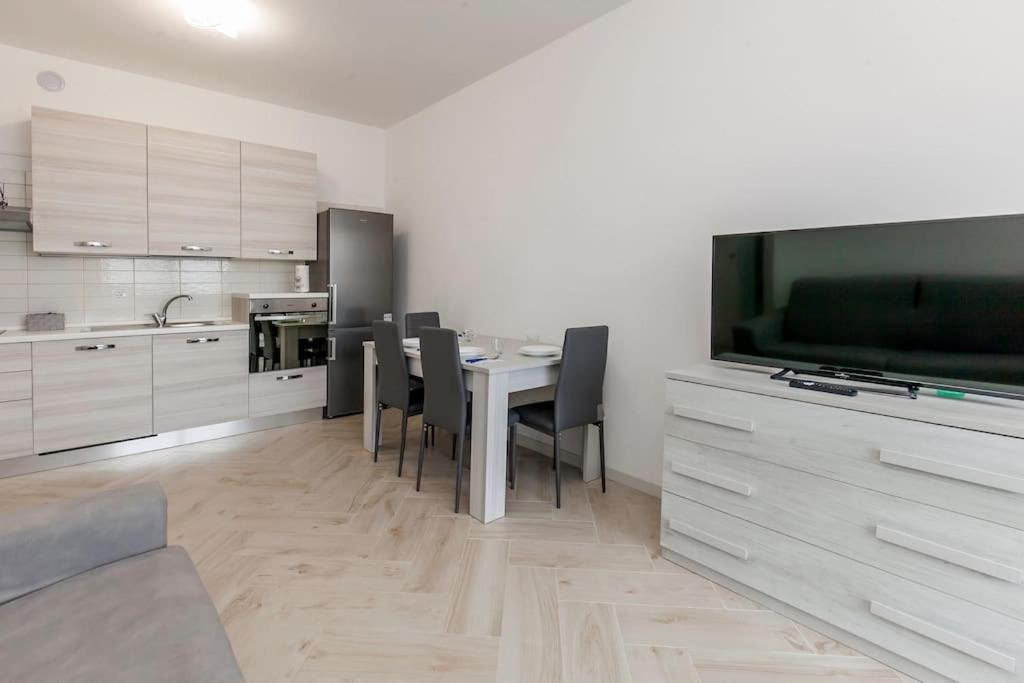 12th Floor Diamond Tower - 72 Apartment